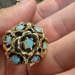 14K yellow gold and Australian Opals vintage ring